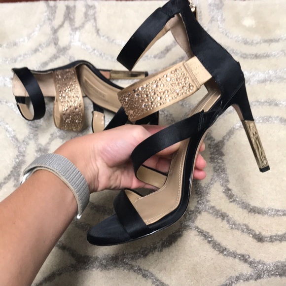 BCBG Maxazria high heels with Zip back! - Picture 5 of 6